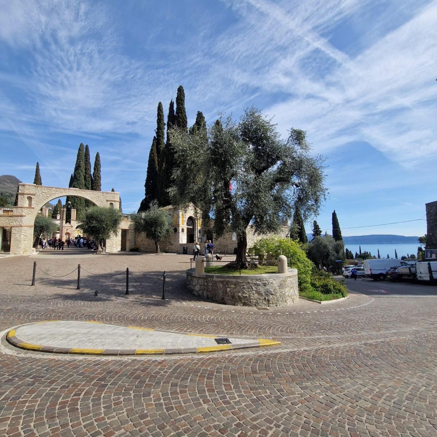 B&B Al Vittoriale Da Maja Gardone Riviera Buitenkant foto