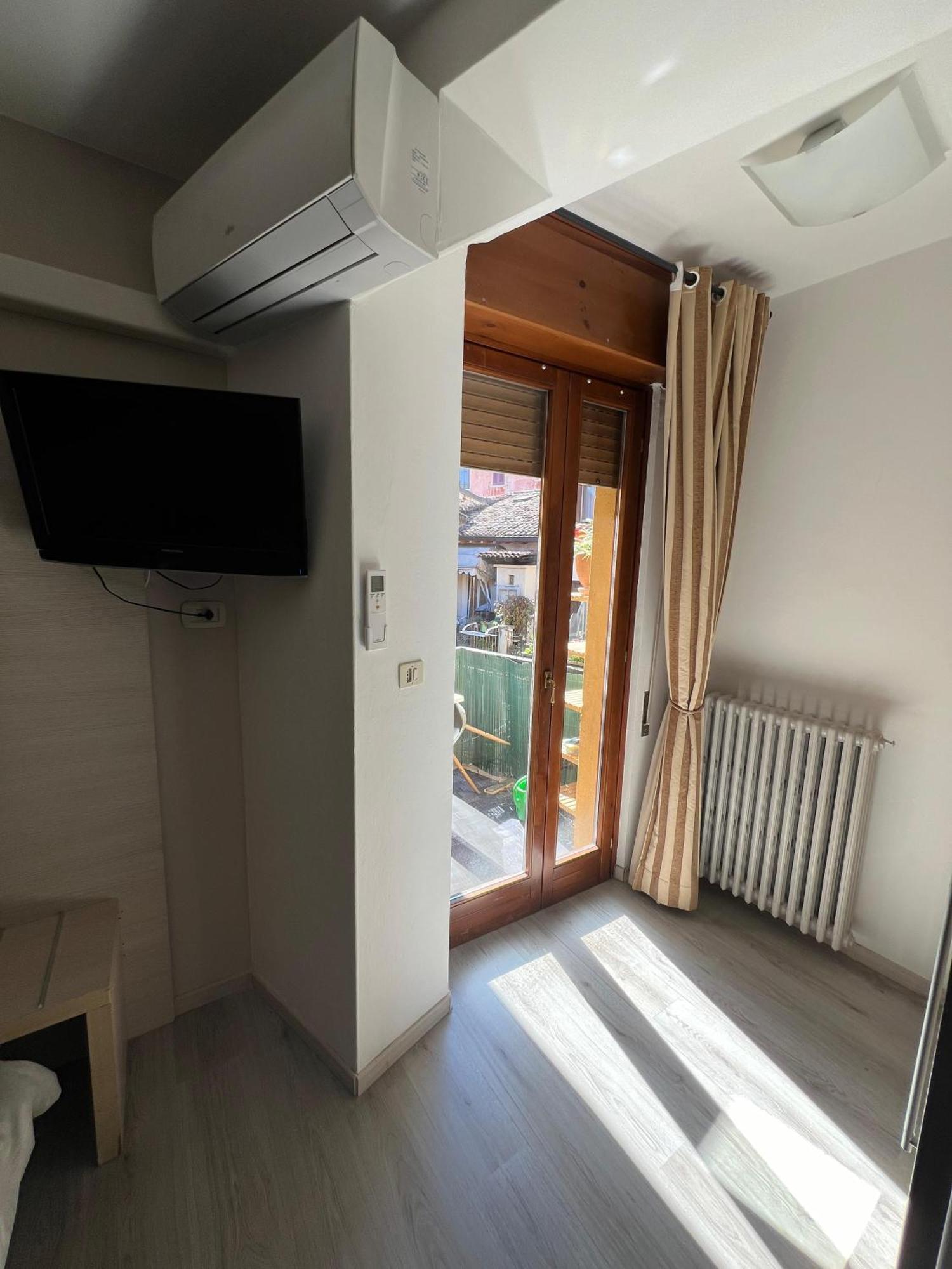 B&B Al Vittoriale Da Maja Gardone Riviera Buitenkant foto