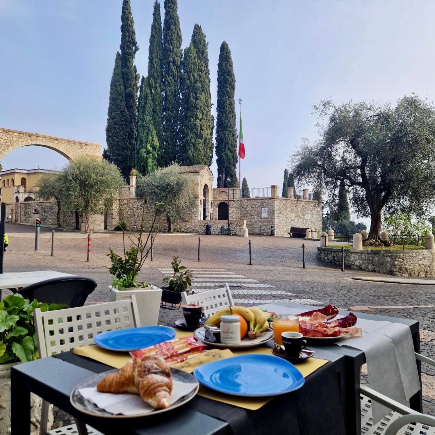 B&B Al Vittoriale Da Maja Gardone Riviera Buitenkant foto