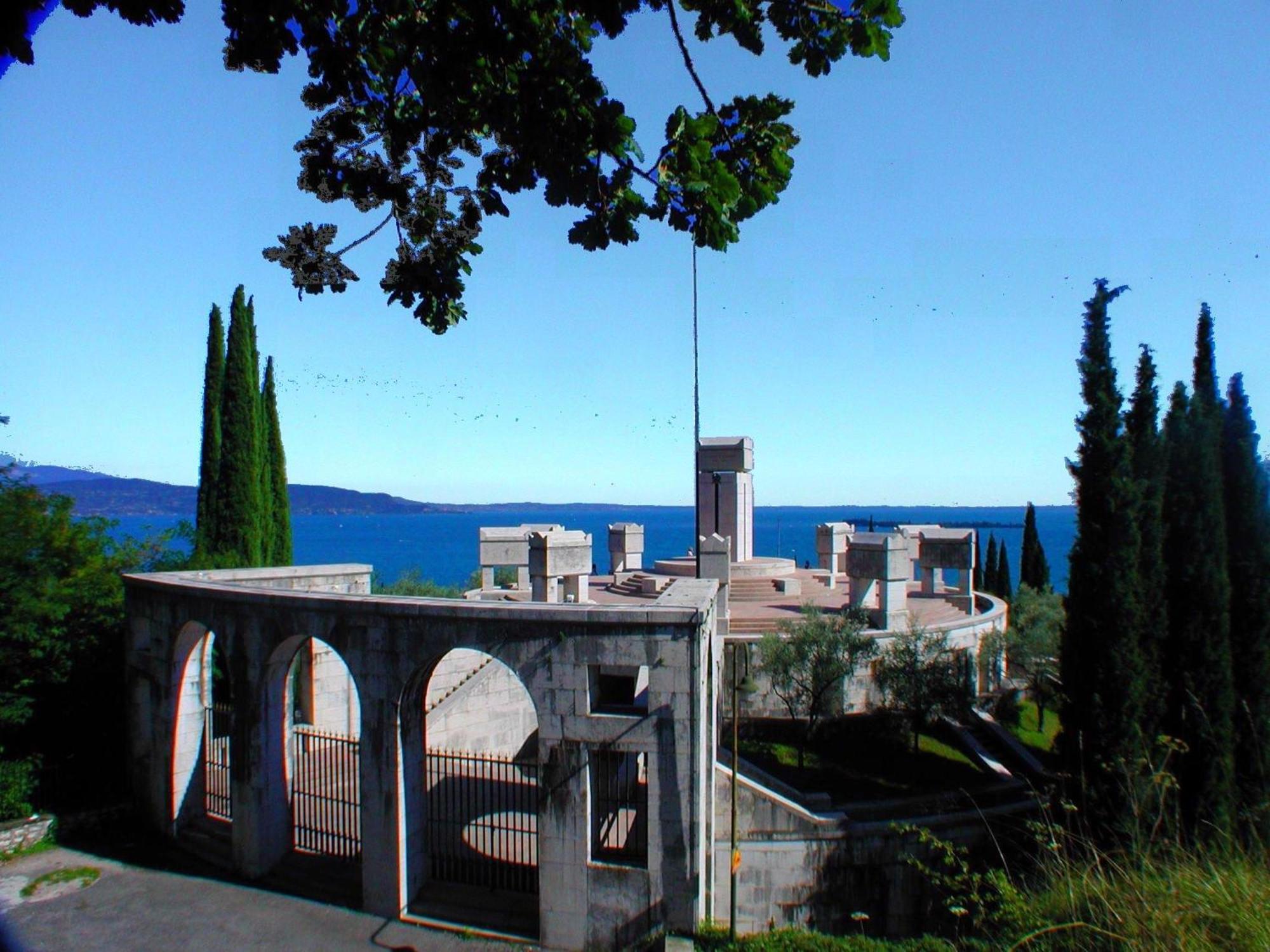 B&B Al Vittoriale Da Maja Gardone Riviera Buitenkant foto
