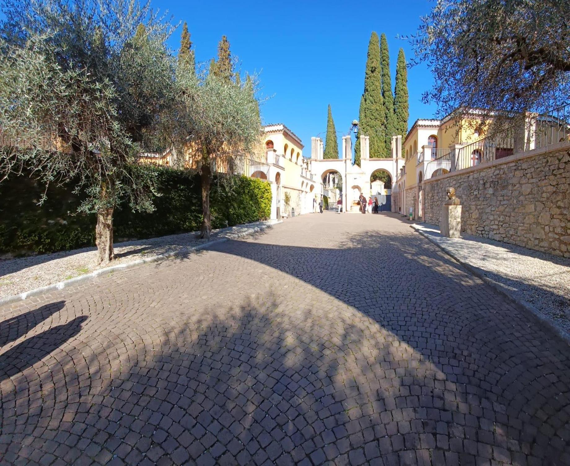B&B Al Vittoriale Da Maja Gardone Riviera Buitenkant foto